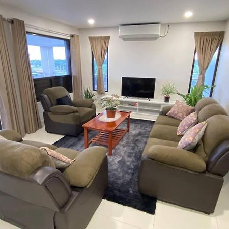 Lovely 4-Bedroom Holiday Home With Free Parking. Лаутока Екстериор снимка