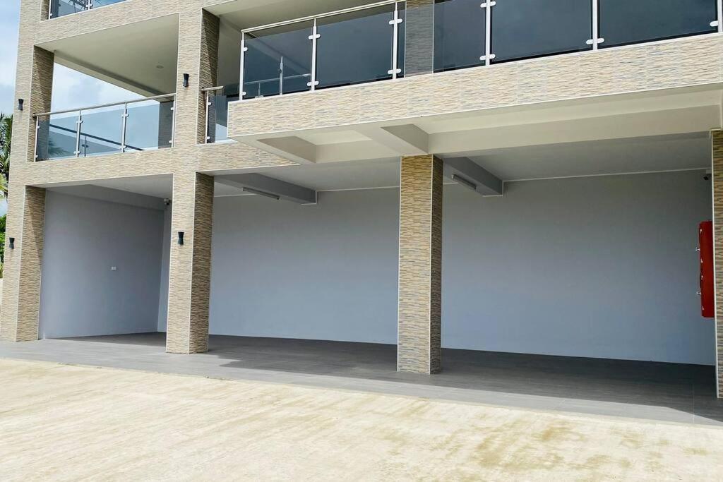 Lovely 4-Bedroom Holiday Home With Free Parking. Лаутока Екстериор снимка
