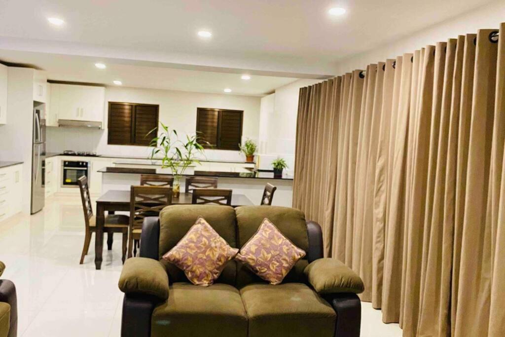 Lovely 4-Bedroom Holiday Home With Free Parking. Лаутока Екстериор снимка