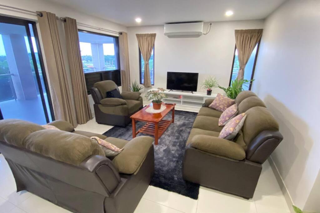 Lovely 4-Bedroom Holiday Home With Free Parking. Лаутока Екстериор снимка
