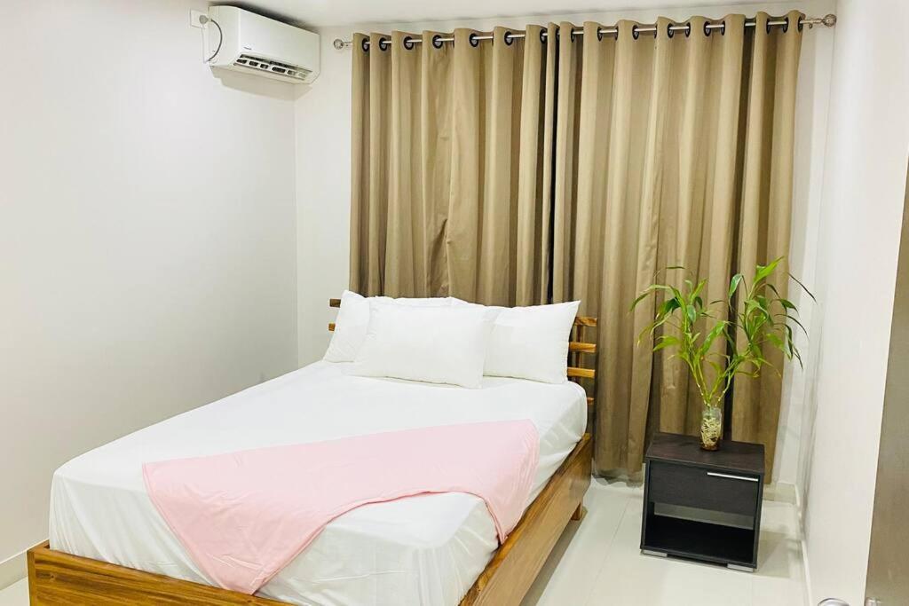 Lovely 4-Bedroom Holiday Home With Free Parking. Лаутока Екстериор снимка