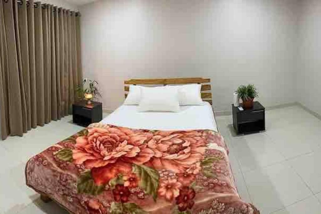 Lovely 4-Bedroom Holiday Home With Free Parking. Лаутока Екстериор снимка