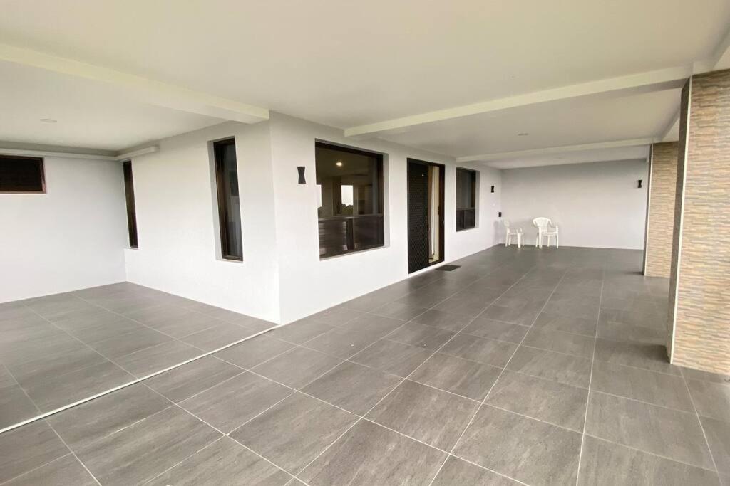 Lovely 4-Bedroom Holiday Home With Free Parking. Лаутока Екстериор снимка