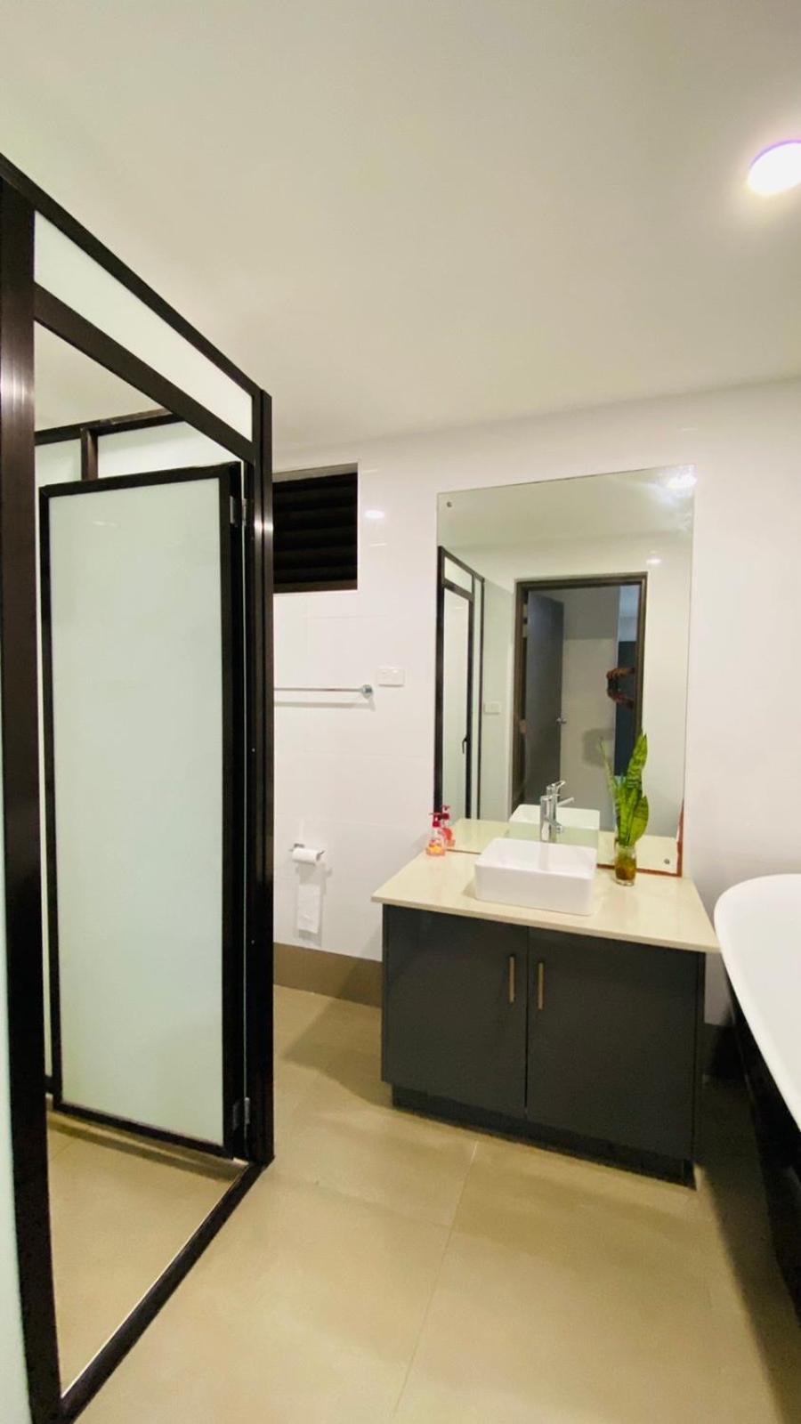 Lovely 4-Bedroom Holiday Home With Free Parking. Лаутока Екстериор снимка