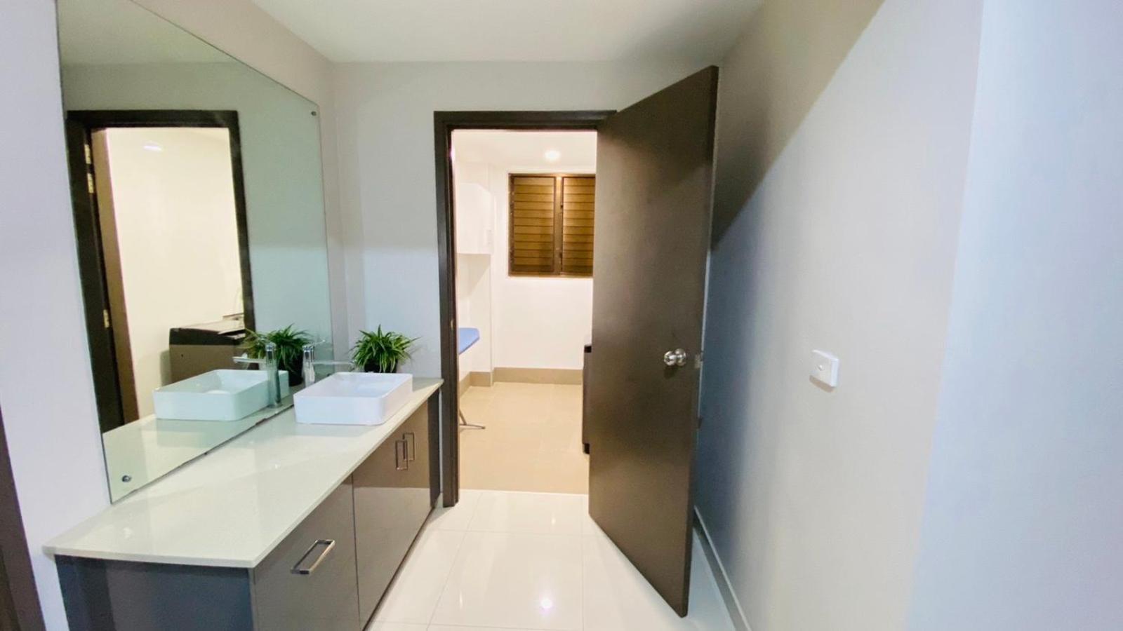 Lovely 4-Bedroom Holiday Home With Free Parking. Лаутока Екстериор снимка